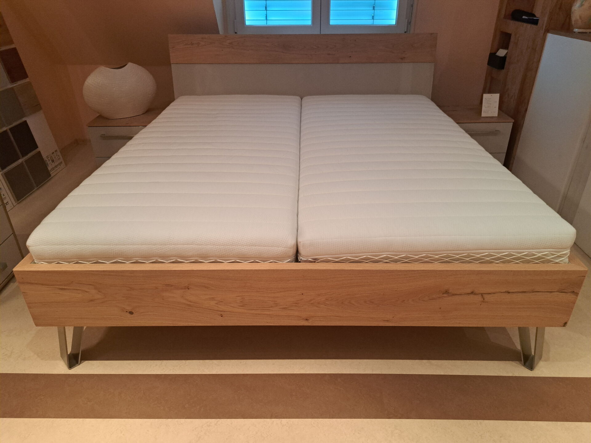 Doppelbett Balkeneiche Kopfteil mit Beleuchtung